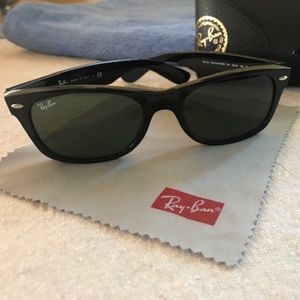 RAYBAN CLASSIC NEW WAYFARER - Black Frame, Green Lenses
